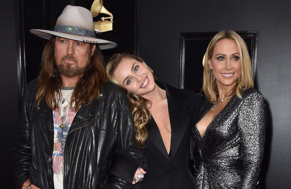 Miley Cyrus : pourquoi sa famille se déchire-t-elle ?