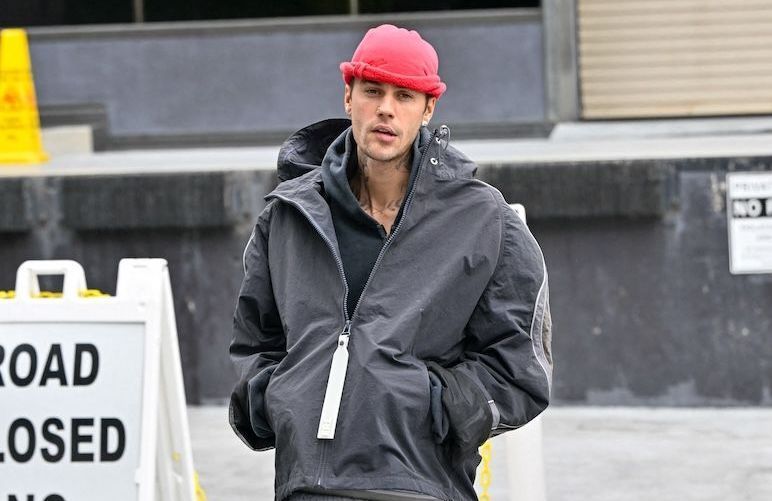 Justin Bieber annonce la sortie de son septième album avec son fils en couverture