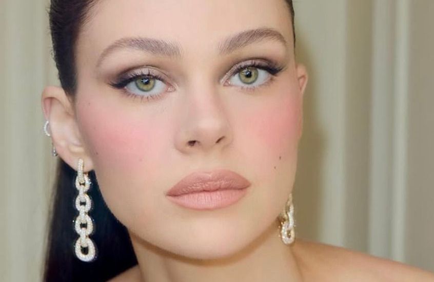 Mariage : et si on s'inspirait de l’élégante coiffure de Nicola Peltz Beckham pour dire « oui »