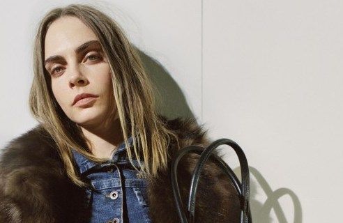 Cara Delevingne est de retour : libre et envoûtante, elle surprend dans la campagne Miu Miu