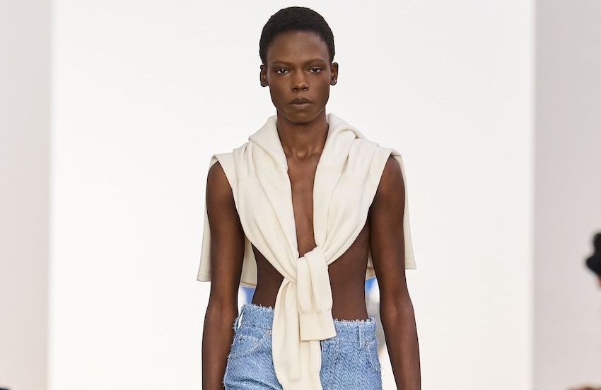 Loewe signe la métamorphose du pull : du basique revisité en pièce pointue