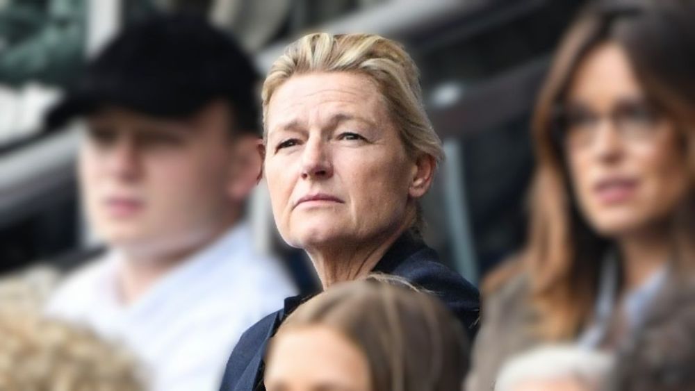 Succession à C à vous : Anne-Élisabeth Lemoine "préférerait passer sous un camion que de laisser sa place" à Mohamed Bouhafsi