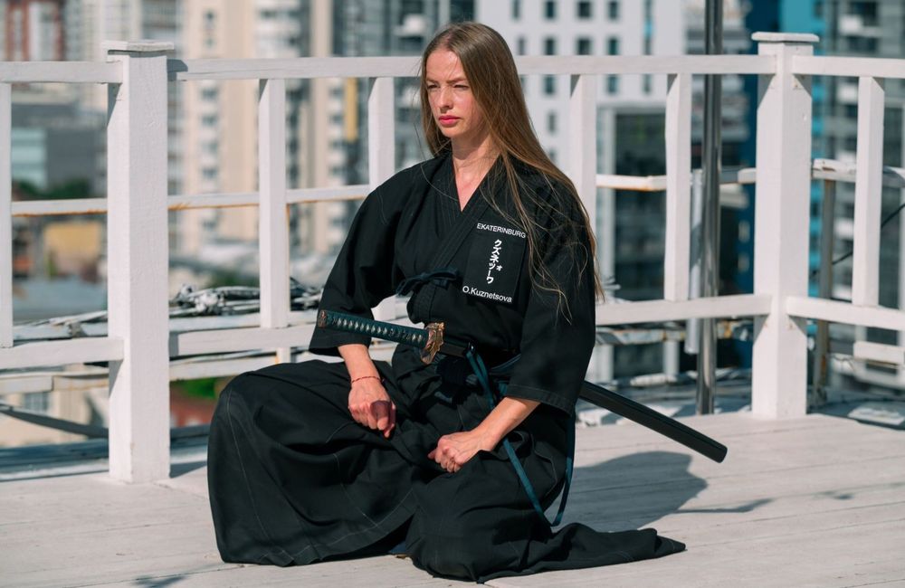 Qu’est-ce que le Sword Yoga, cette nouvelle discipline venue de New York qui fait déjà parler d’elle ?
