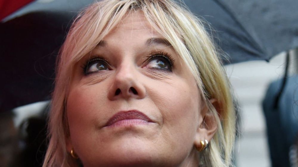 Flavie Flament divorcée de Benjamin Castaldi : "Pour la pension alimentaire, ça ne marche pas !", la sortie choc de Cyril Hanouna au pire moment