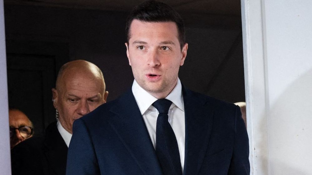 "C’est du sérieux" : Jordan Bardella et Maria Carolina officialisent enfin à Monaco, ces photos disent tout