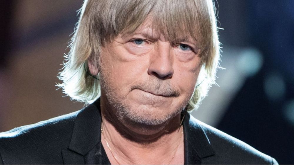 Renaud : alors qu'il devait chanter au Canada, il est viré de son avion
