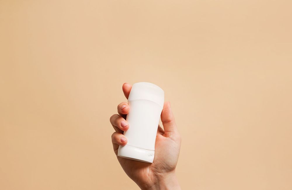 Déodorant pour le corps : est-il vraiment bon de l’appliquer sur le visage, les seins ou le dos ?