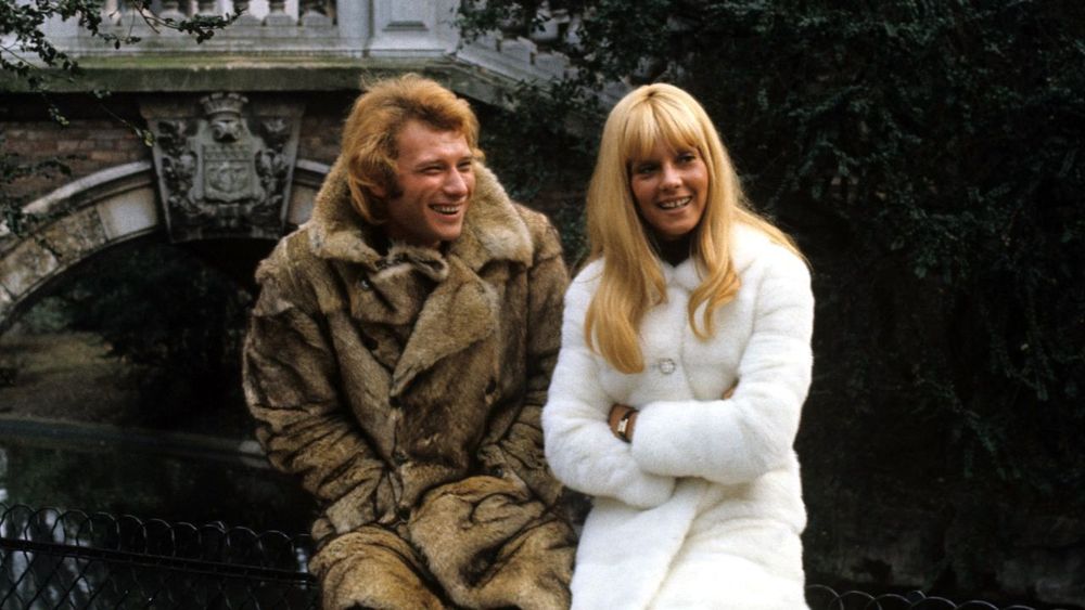Sylvie Vartan revient sur des images cultes en moto avec Johnny Hallyday : "À vrai dire…"