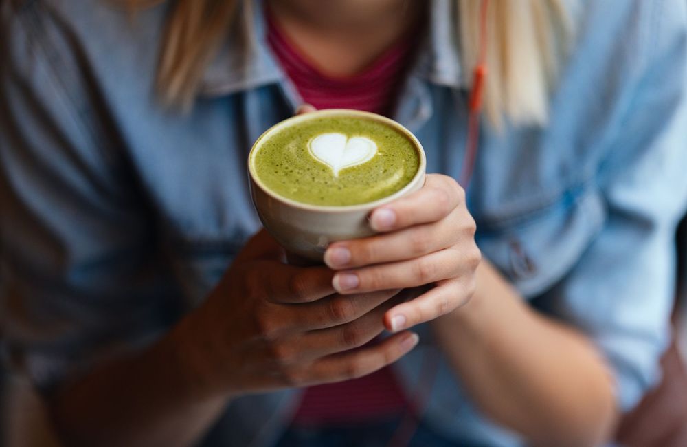 Le matcha peut-il vraiment nuire à vos cheveux ? Ce qu’en disent les experts
