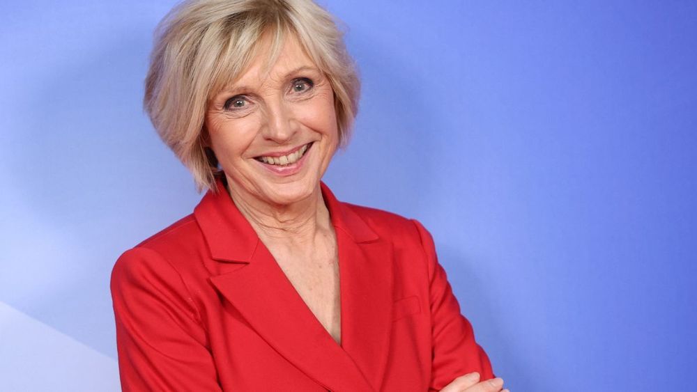 Evelyne Dhéliat revient sur le diagnostic de son cancer : “Vous avez une épée de Damoclès au-dessus de la tête”