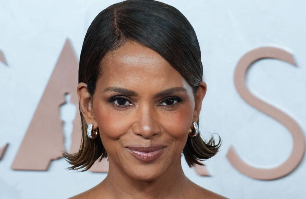 Oscars 2025 : Halle Berry prouve que cette coupe au carré vintage est indémodable