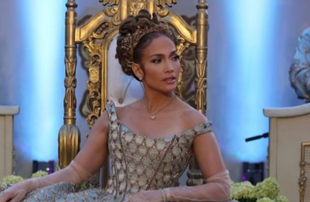 Jennifer Lopez : elle fête ses 55 ans dans une robe inspirée de « Bridgerton »