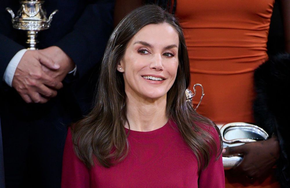 Letizia d’Espagne succombe à la robe rouge pile à temps pour la Saint-Valentin