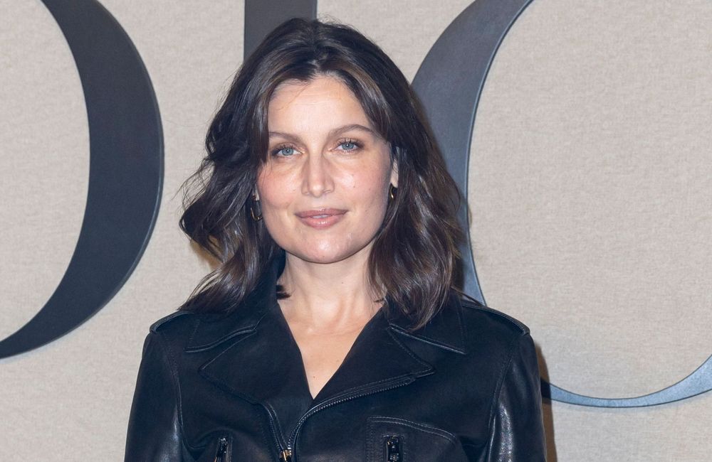 Laetitia Casta : sublime avec une mise en beauté glamour et intemporelle au défilé Dior