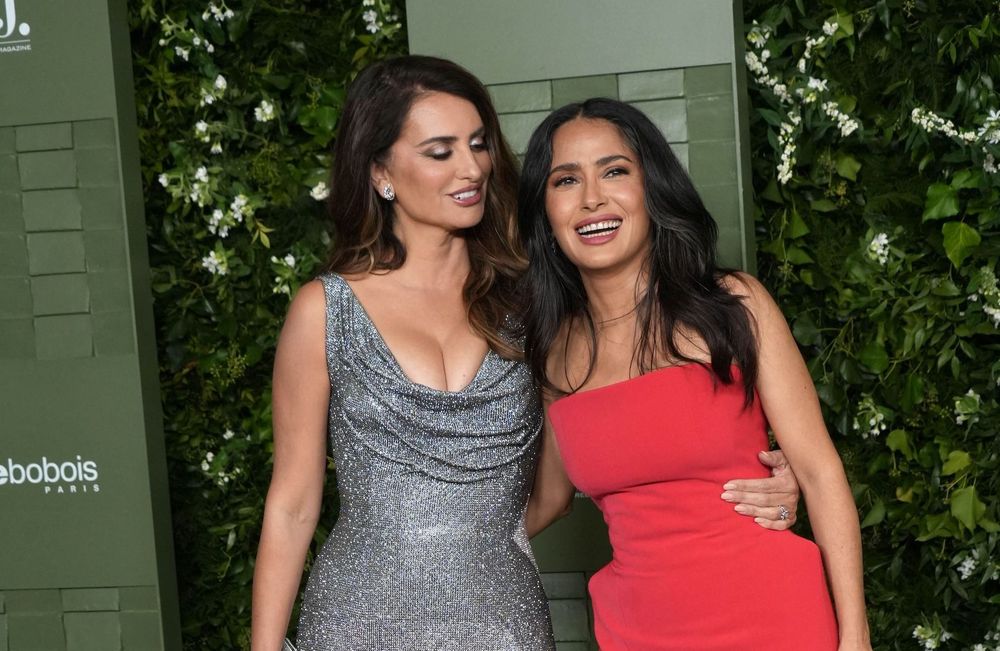 Penélope Cruz et Salma Hayek : 20 ans après, réunies en robes bustier et fendues