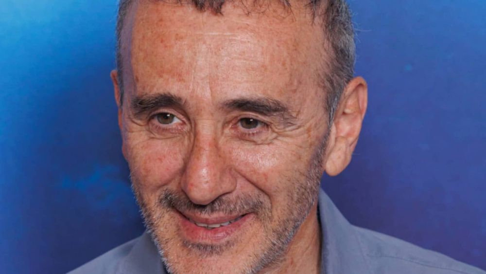 "Les urgences, le bloc…" : les vacances en Corse d’ Élie Semoun tournent mal, l’acteur admis aux urgences !