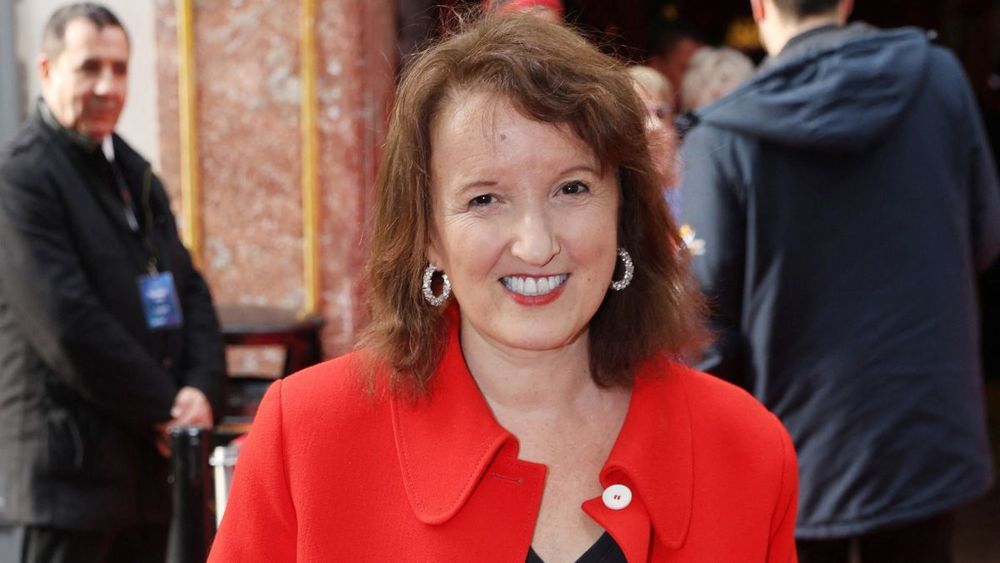 Anne Roumanoff, 59 ans, la mort l'a frappée : "Merci pour vos pensées", en deuil, elle pleure la disparition du père de ses enfants