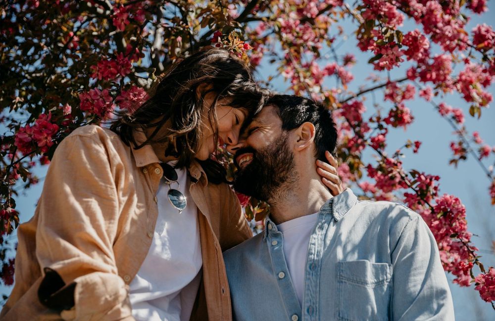 « Blue sky dating » : pourquoi le printemps est la meilleure saison pour faire des rencontres