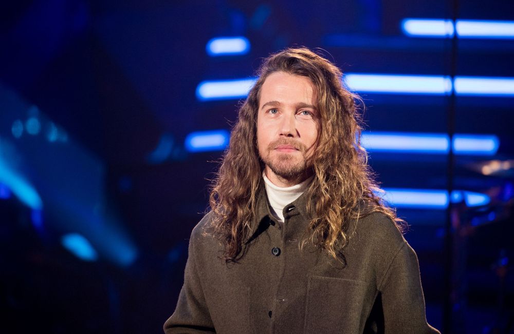 Cheveux bouclés : les conseils de Julien Doré pour une chevelure en pleine santé