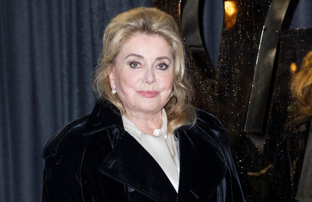 Catherine Deneuve surprise : sa réaction en découvrant Whoopi Goldberg au défilé Ami