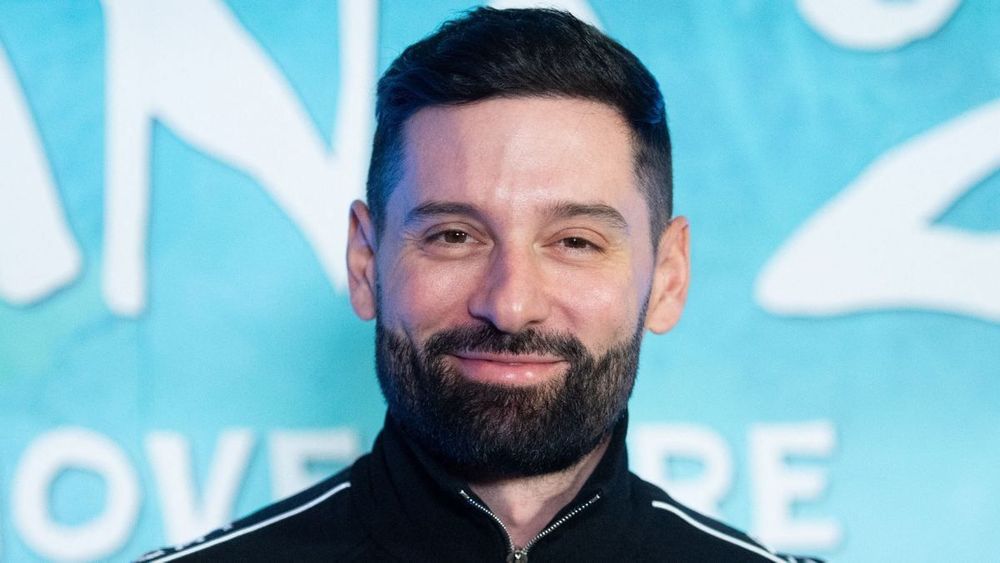 "Me taper les plus belles meufs de la planète" : après Laurent Ruquier, Hugo Manos (37 ans) hétéro ?