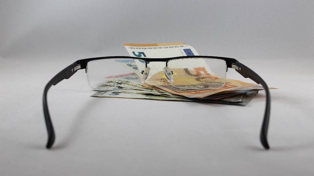 Voilà pourquoi les ventes de lunettes et de lentilles grimpent beaucoup en France