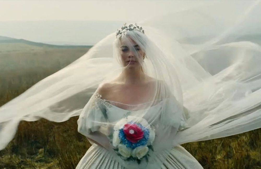 Pourquoi tout le monde parle de la robe de mariée de Margot Robbie dans « Hurlevent » ?
