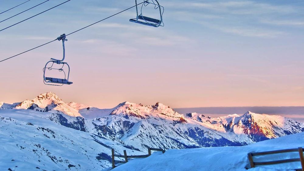 Bilan de l'assurance vie, prix des stations de ski, allocations chômage en baisse : les 3 infos argent du jour