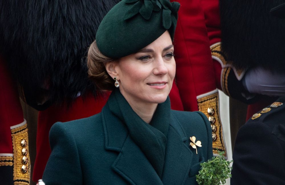 Kate Middleton célèbre la fête des mères, un an après la polémique sur sa photo retouchée