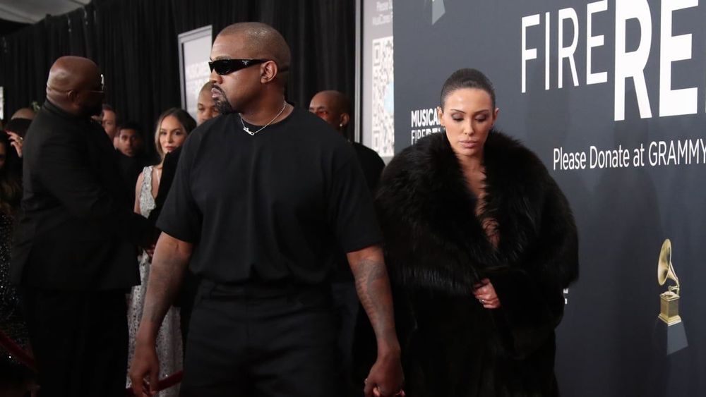 Scandaleuse, Bianca Censori s'exhibe en culotte comestible dans les rues de New-York au côté de Kanye West