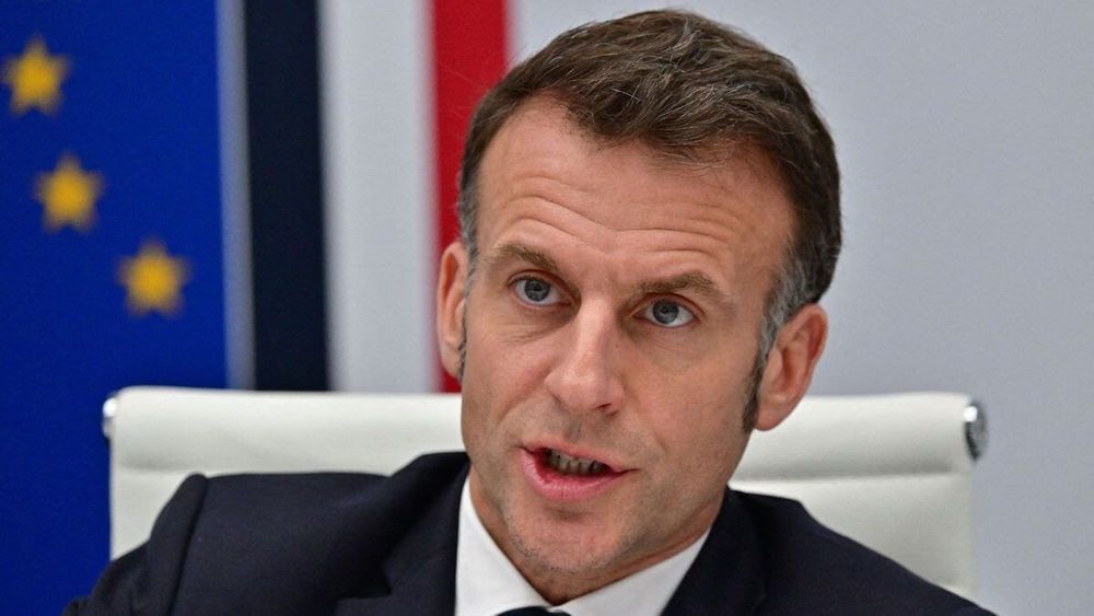 Emmanuel Macron séducteur ? Un observateur politique fait d’étonnantes révélations “: “Il est capable de taper sur la cuisse de…”