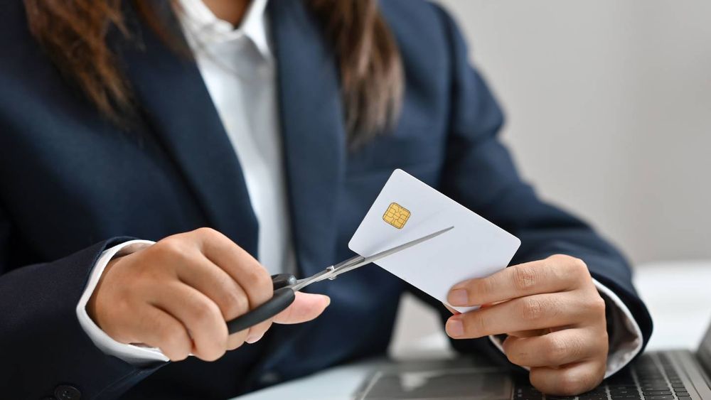 « Faut-il détruire la puce de ma carte bancaire quand elle a expiré ? »