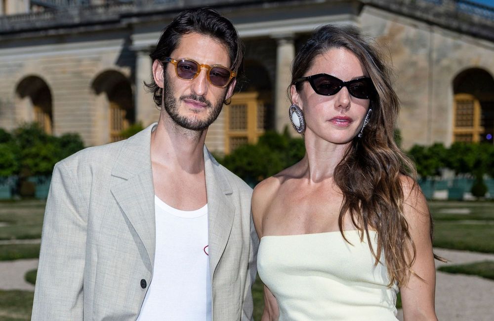 Pierre Niney, fan numéro 1 de sa compagne Natasha Andrews : « Tellement fier de toi »