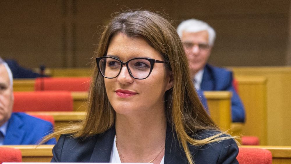 Marlène Schiappa enceinte à 42 ans : elle annonce attendre un troisième enfant, un « bébé miracle »