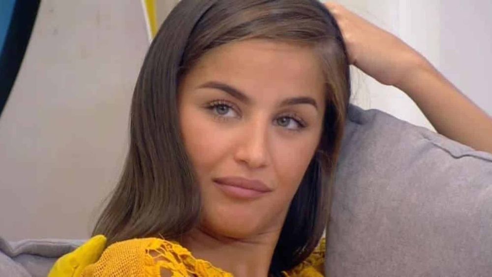 "Mon petit frère est dans le coma" : Kamila face à un terrible drame, son frère est entre la vie et la mort !