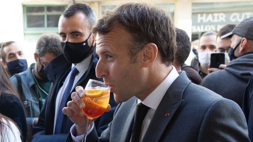 Emmanuel Macron : "Il boit trop", son penchant pour la boisson révélé