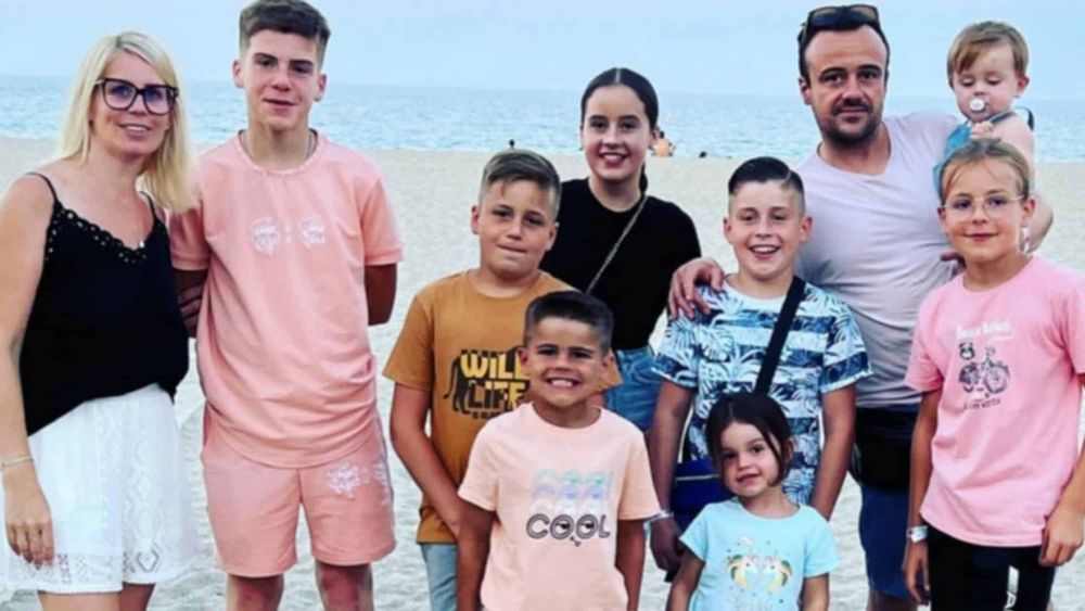 "Je suis restée 1 mois avec du placenta" : Mélanie Gonzalez (Familles nombreuses) fait des révélations sur la perte douloureuse de ses jumeaux