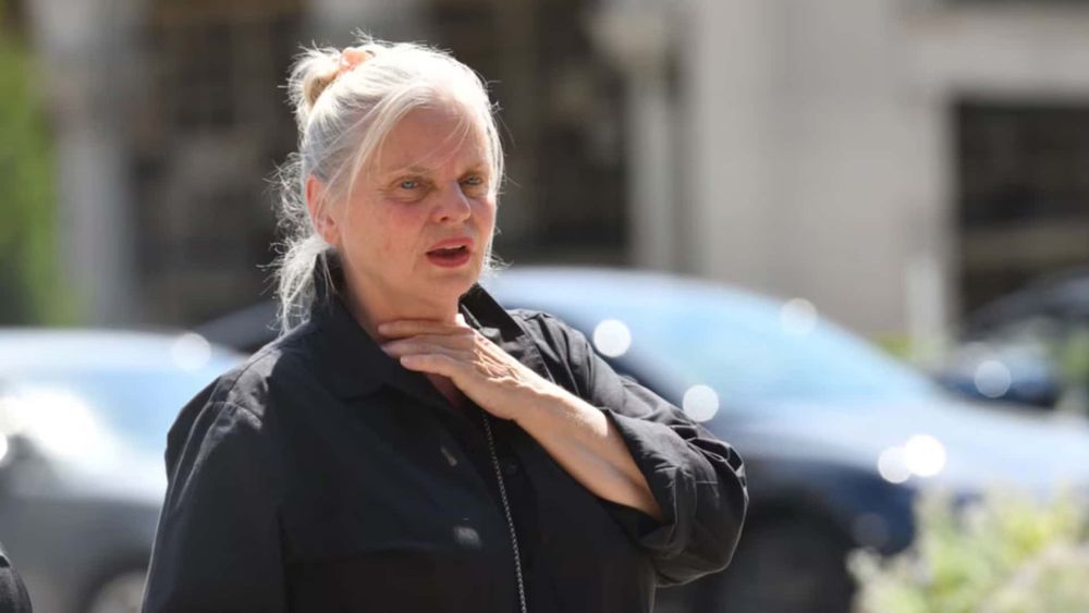 Obsèques de Guesch Patti : dix mois après son accident de la route, Isabelle Nanty est la seule célébrité à faire le déplacement