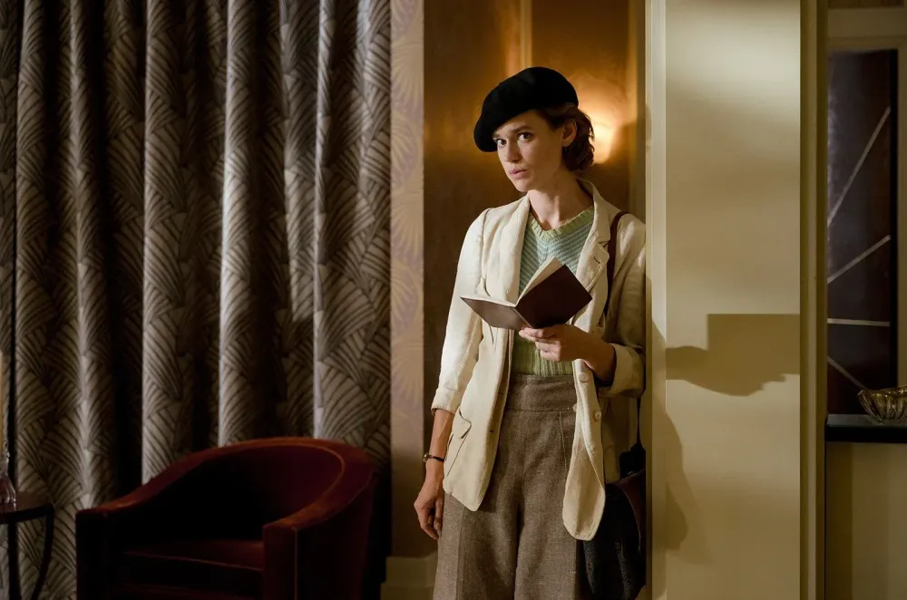 « L’Été 36 » sur TF1 : qui est Constance Gay, l'actrice qui joue Léonie Morel dans la série ?