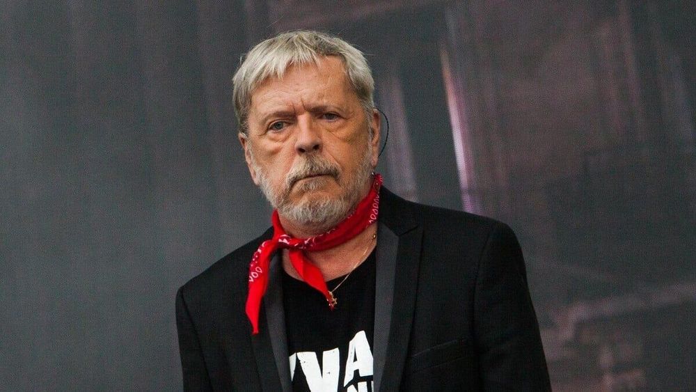 "Renaud est vraiment devenu une épave" : sa dernière apparition publique ne vend pas du rêve