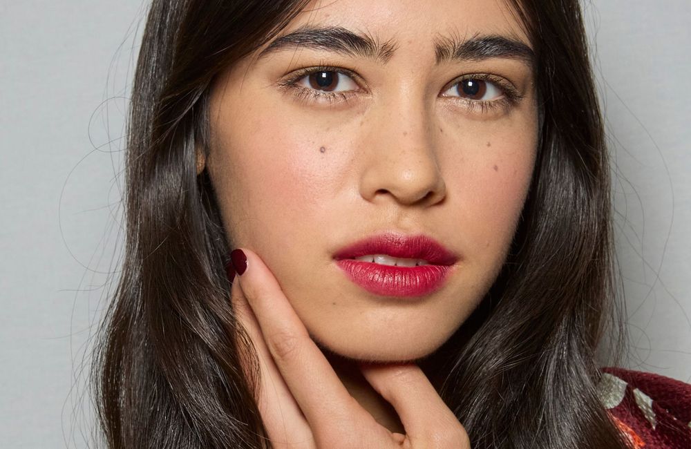 Chic et originale, cette manucure translucide va toutes nous séduire