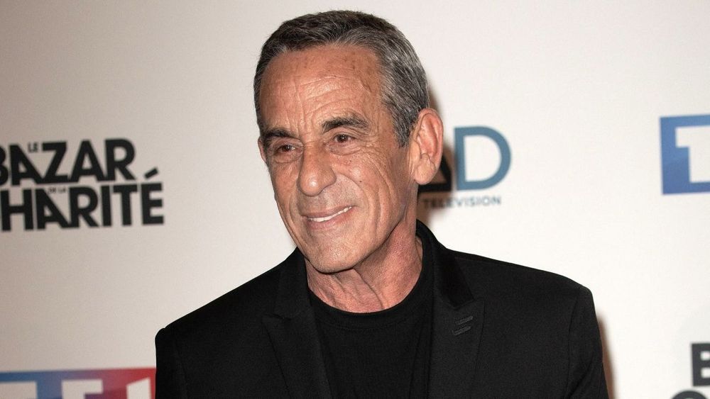 "Thierry est parti comme il a vécu" : L'adieu émouvant à Thierry Ardisson entouré de ses enfants et de sa veuve éplorée
