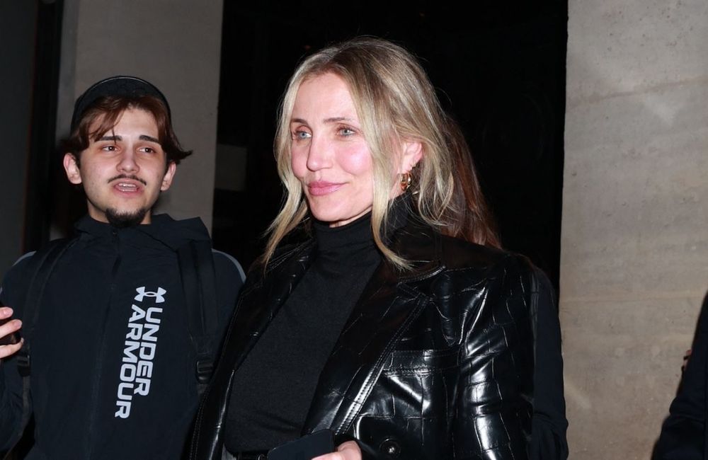 Chaussures rouges et jeux de matières : les astuces mode de Cameron Diaz pour élever un total look noir