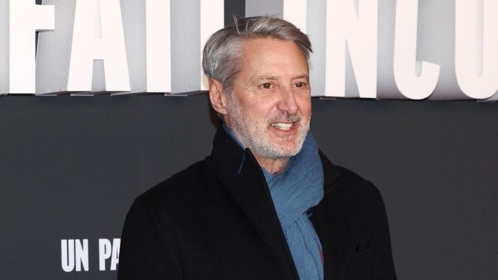 "Elle m'a montré sa chatte" : Antoine de Caunes fait une confidence osée sur Valérie Lemercier