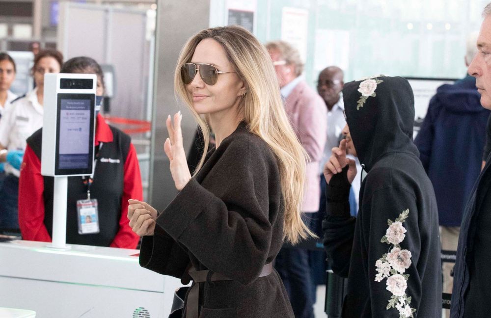 Angelina Jolie porte le manteau minimaliste le plus chic de la rentrée