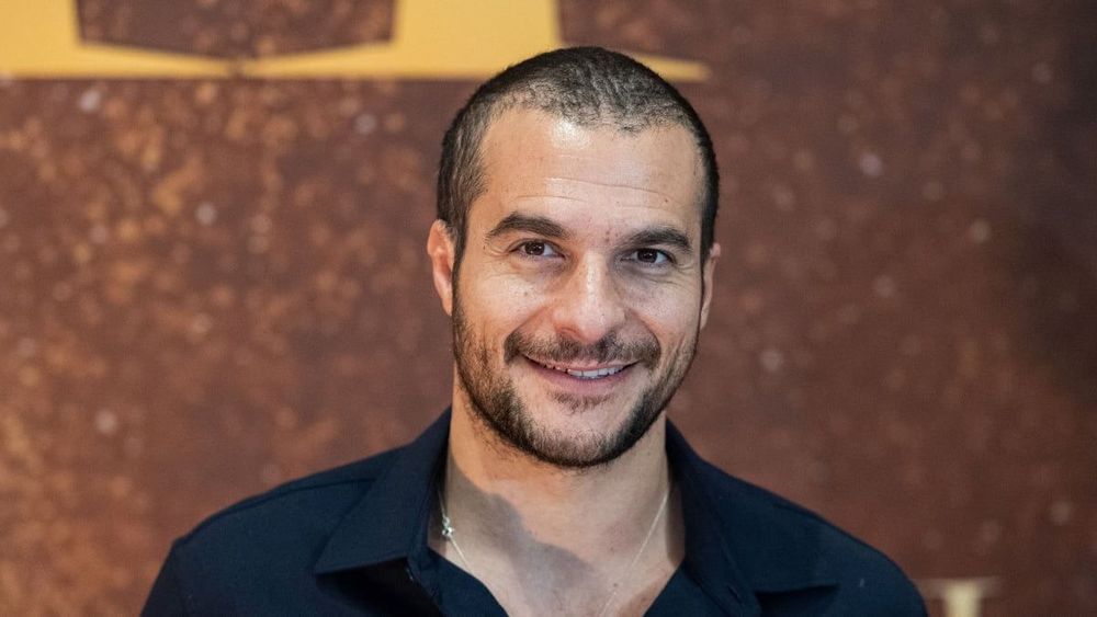 Amir (41 ans) défiguré : le chanteur dévoile des photos de son visage en sang