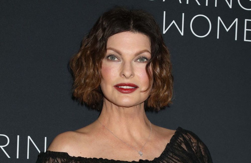 À 59 ans, Linda Evangelista dévoile ses soins de prédilection pour une peau lumineuse et rebondie