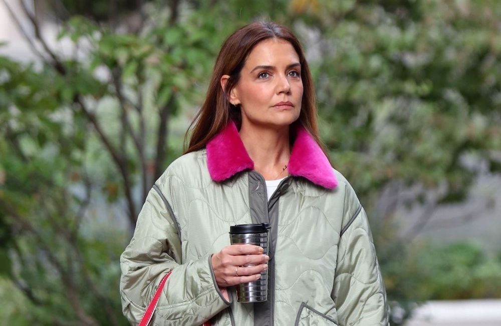 Katie Holmes succombe à la tendance du jean customisé