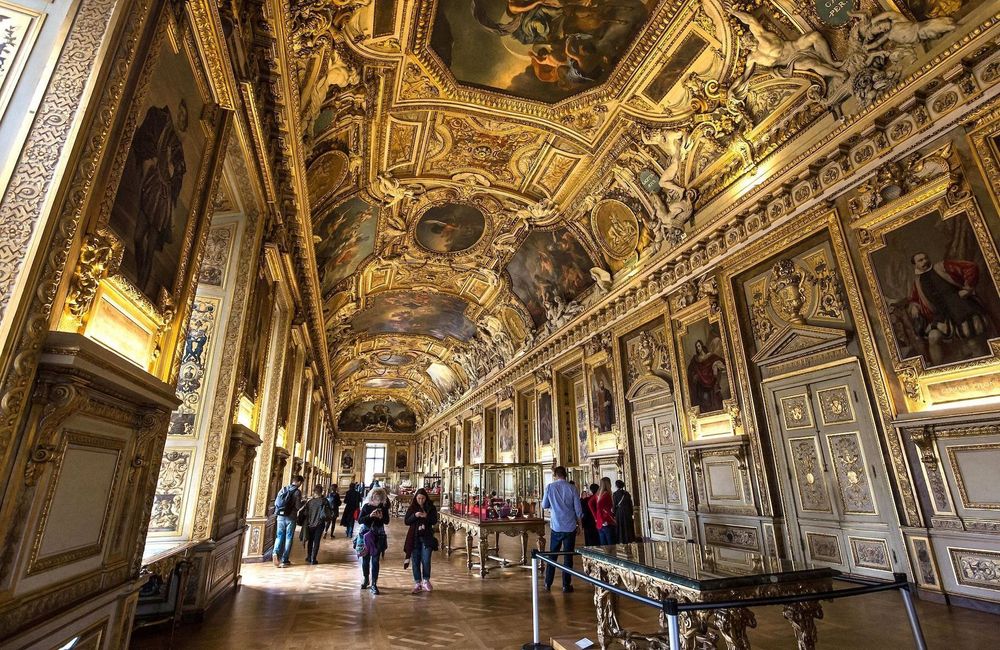 Légende, pouvoir, malédiction : quelle est l’histoire du diamant Régent, épargné lors du braquage du Louvre ?