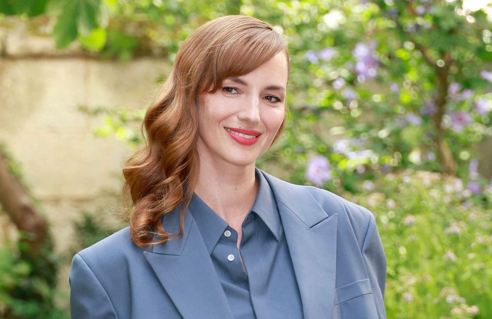 « J’ai grandi dans une grande liberté » : Louise Bourgoin se confie sur son enfance à la campagne